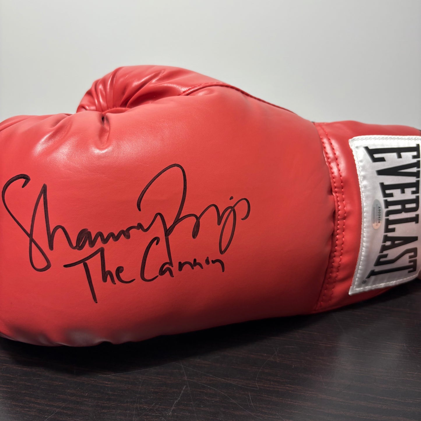 Shannon Briggs Heavyweight Champion Authentic Signed Boxing Glove inscribed 'The Cannon'