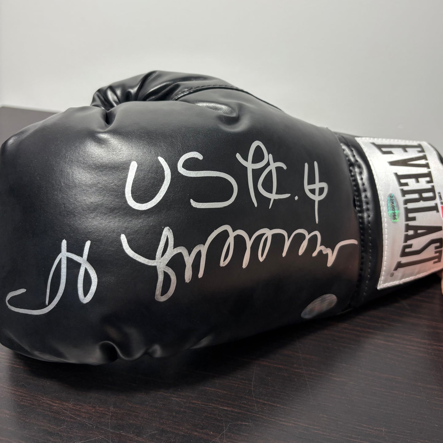 Oleksandr Usyk Heavyweight Champion Authentic Signed Boxing Glove