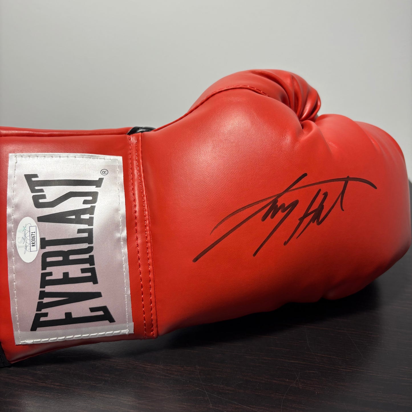 Larry Holmes World Heavyweight Champion Authentic Signed Boxing Glove